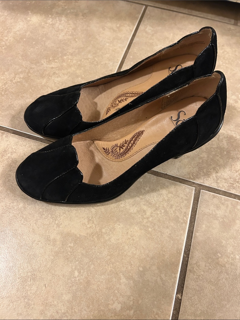 Sofft Black Suede Scalloped Round-Toe Pumps